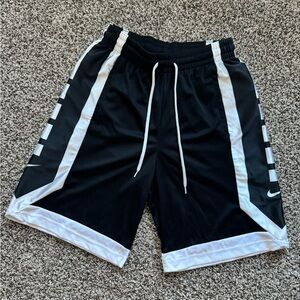 Men’s Nike Black Basketball Shorts Size Medium